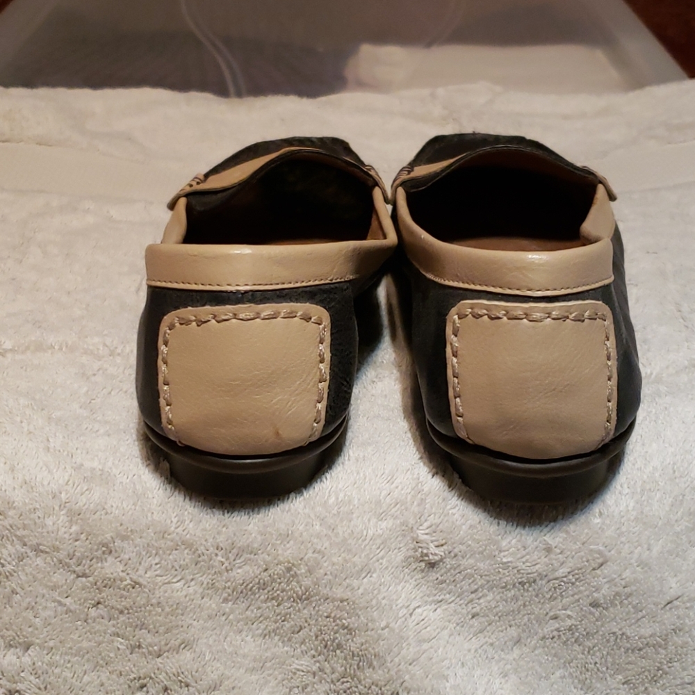 Shoes - Picture 2 of 4